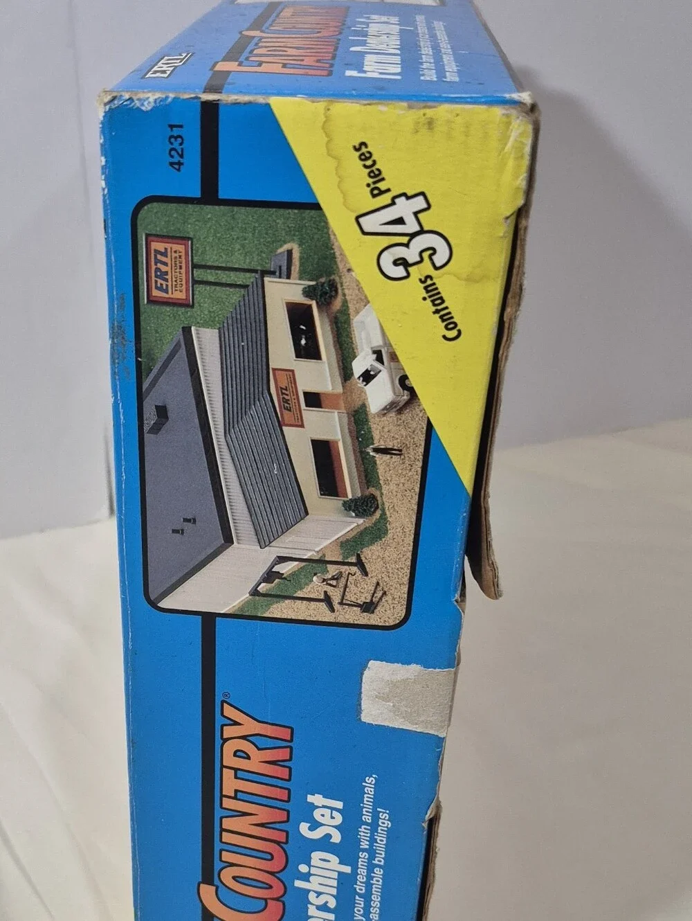 Vintage Ertl 4231 Farm Country Farm Dealership Set 1/64